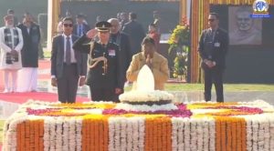 राष्ट्रपति, उपराष्ट्रपति और प्रधानमंत्री ने पूर्व प्रधानमंत्री अटल विहारी वाजपेयी की समाधि पर पुष्पांजलि अर्पित की