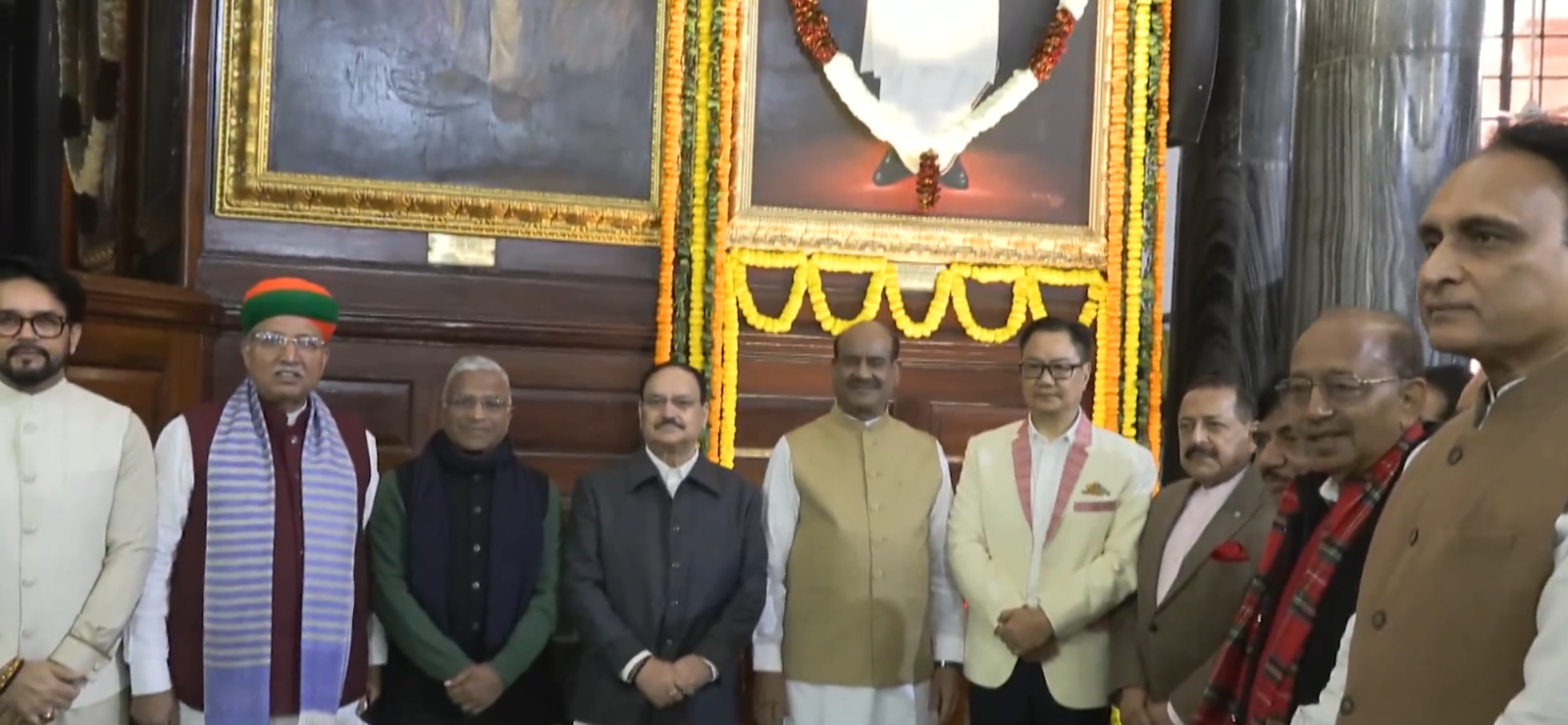 संसद परिसर में पूर्व प्रधानमंत्री भारत रत्न अटल बिहारी वाजपेयी को पुष्पांजलि की गई अर्पित