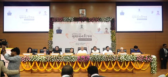 મુખ્યમંત્રી ભૂપેન્દ્ર પટેલે સૌ સાથે મળીને વિકસિત ભારત વિકસિત ગુજરાતના નિર્માણમાં યોગદાન આપે તેવું અધિકારીઓ અને કર્મચારીઓને આહ્વાન કર્યું.