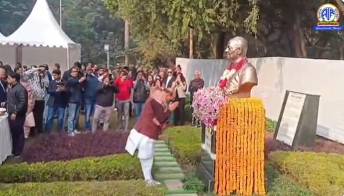 शीर्ष नेताओं ने पूर्व केन्‍द्रीय मंत्री अरूण जेटली की जयंती पर श्रद्धांजलि अर्पित की