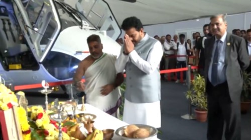 केन्द्रीय मंत्री राममोहन नायडू ने एच.ए.एल. में नई पीढ़ी के धुव्र हेलीकॉप्टर के नागरिक संस्करण की पहली उड़ान को किया रवाना