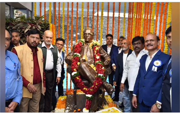 आयआयटी बॉम्बे इथं भारतरत्न डॉ. बाबासाहेब आंबेडकर यांच्या पूर्णाकृती पुतळ्याचं लोकार्पण