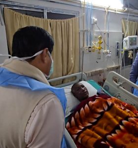 আনজাওৰ দুৰ্ঘটনাত আঘাতপ্রাপ্ত শ্রমিক বুদ্ধেশ্বৰ দীপ চিকিৎসাধীন