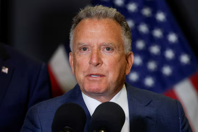 امریکی صدر ڈونلڈ ٹرمپ کے خصوصی ایلچی Steve Witkoff اور Jared Kushner آج، ایک اور مرحلے کی بات چیت کیلئے برلن پہنچ گئے ہیں، جس کا مقصد یوکرین میں جنگ ختم کرانے کے ایک معاہدے کو یقینی بنانا ہے