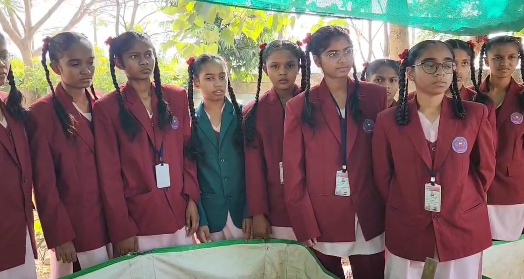 તાપીની આદર્શ નિવાસી શાળાના 28 જેટલા વિદ્યાર્થીઓ વિજ્ઞાન સેતુ પ્રોજેક્ટ અંતર્ગત શ્રીહરિકોટા સ્થિત ઈસરોની શૈક્ષણિક મુલાકાતની તક પ્રાપ્ત થઈ.