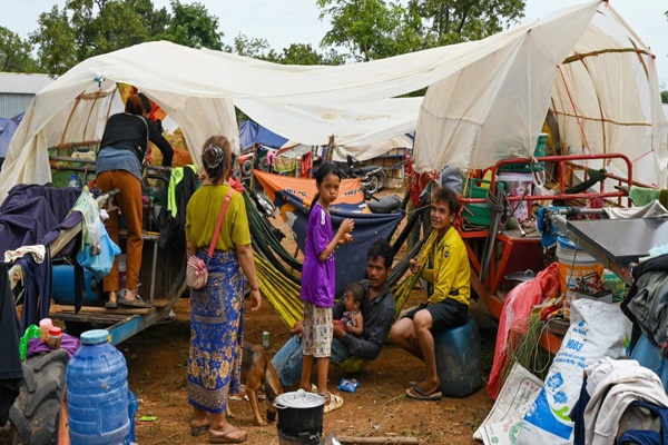 Thailand-Cambodia border negotiations underway, clashes decreased