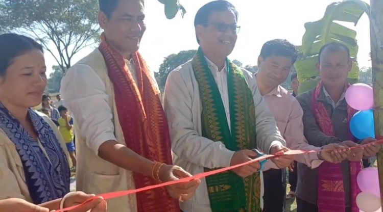 বাক্সাৰ খামাৰদৈছাত মন্ত্রী উৰ্খাও গৌড়া ব্ৰহ্মই বিধায়ক পুঁজিৰ অধীনত নিৰ্মিত শৰীৰ চৰ্চা কেন্দ্ৰ এটা মুকলি কৰে