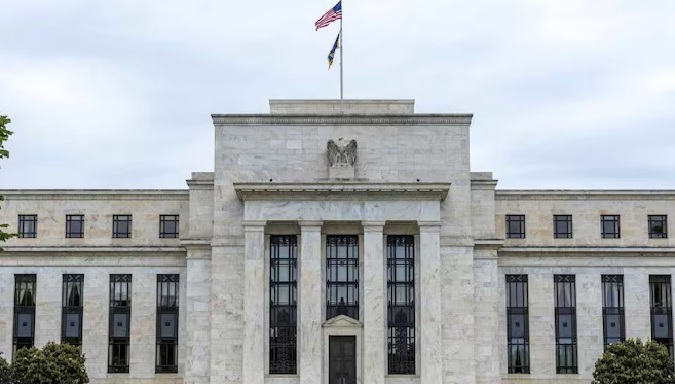 अमरीकी फेडरल रिज़र्व ने अपनी मानदंड ब्याज दर में शून्‍य दो पांच प्रतिशत अंक की कटौती की