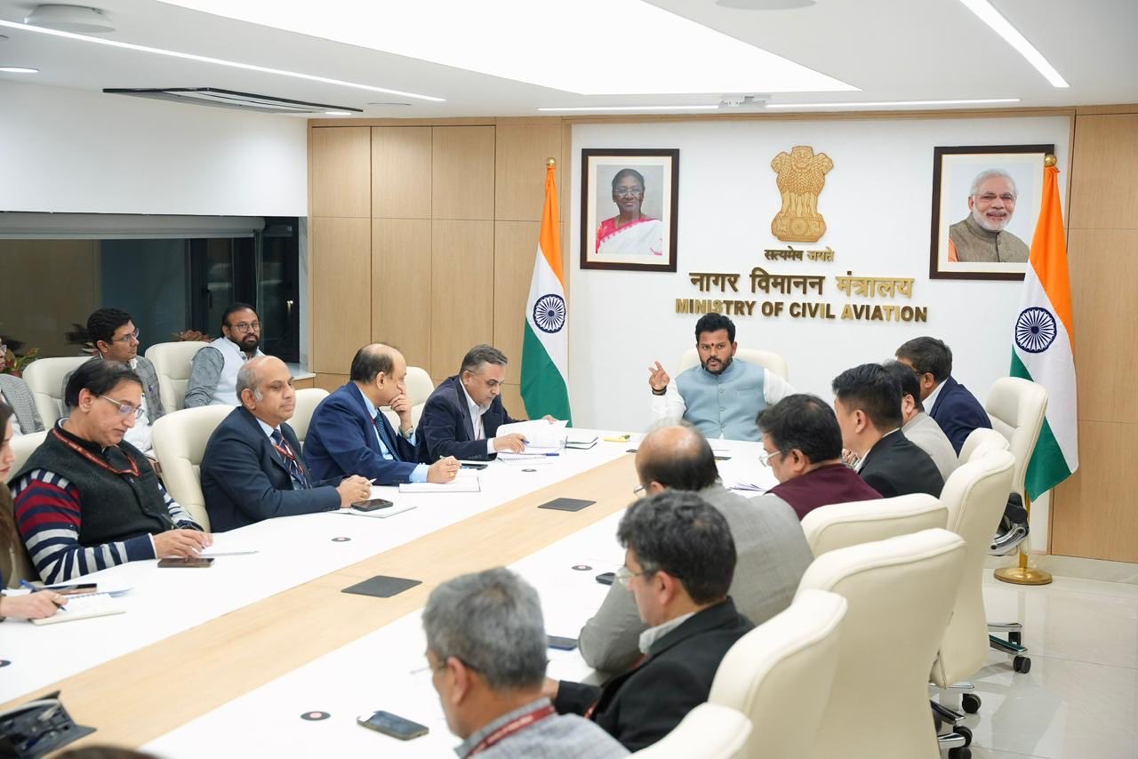 वरिष्‍ठ अधिकारी हवाई अड्डों पर एयरलाइन संचालन और यात्री सेवाओं की जांच करें: नागर विमानन मंत्रालय