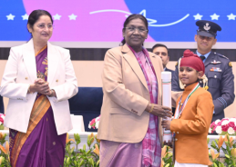રાષ્ટ્રપતિ દ્રૌપદી મુર્મુએ વીર બાળ દિવસ નિમિત્તે 20 બાળકોને પ્રધાનમંત્રી રાષ્ટ્રીય બાળ પુરસ્કાર એનાયત કર્યા.