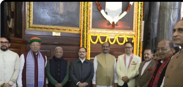 माजी प्रधानमंत्री अटलबिहारी वाजपेयी यांच्या जयंतीनिमित्त देशाचं अभिवादन