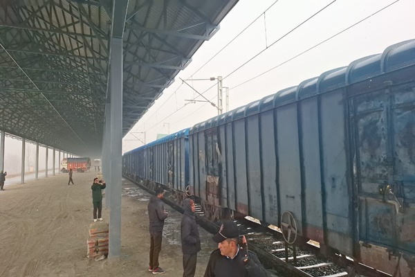 LG Manoj Sinha Congratulates Indian Railways as First Foodgrain Freight Train Reaches Kashmir with 1,384 Tonnes of Rice