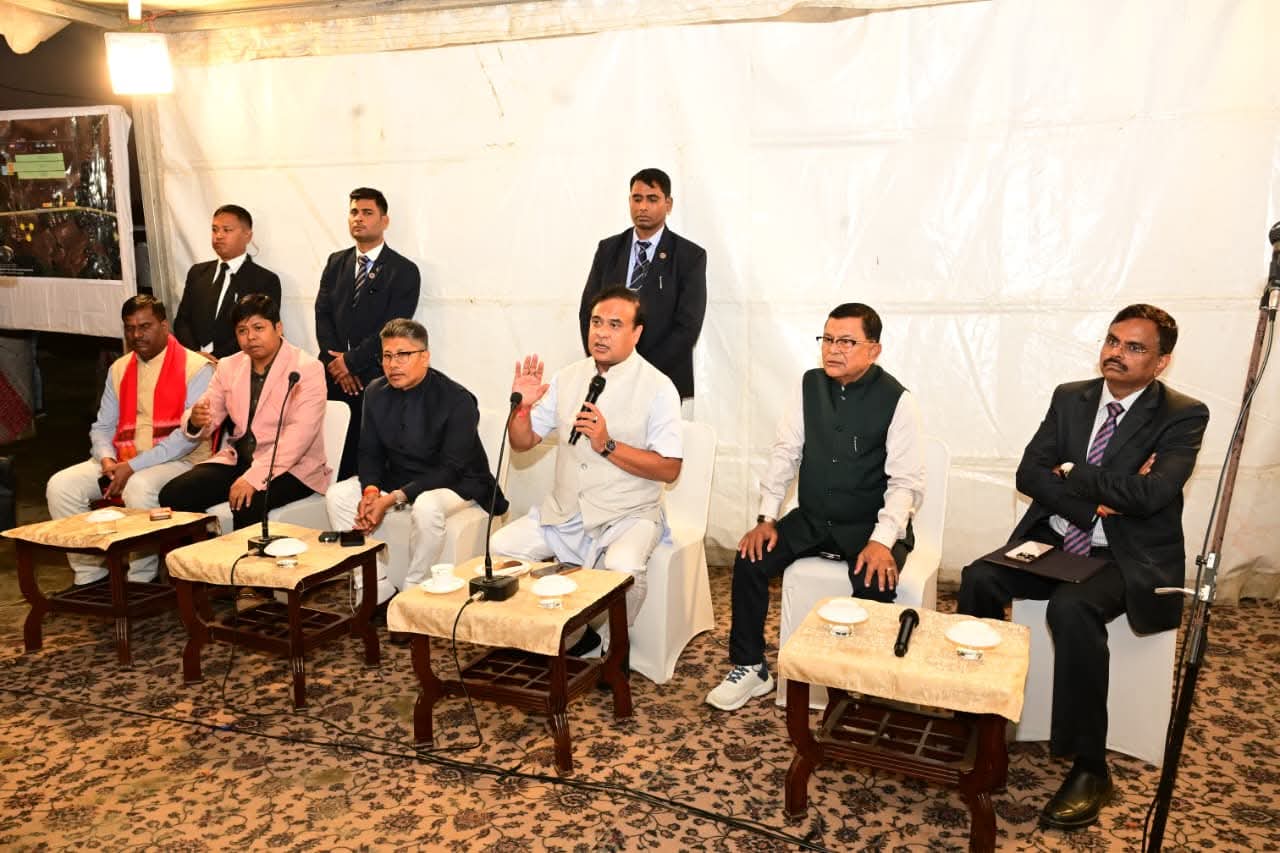 প্রধানমন্ত্রীৰ সমাগত অসম ভ্রমণ সন্দর্ভত ৰাজ্য চৰকাৰৰ কেইবাগৰাকীও শীর্ষ বিষয়াৰ সৈতে মুখ্যমন্ত্ৰীৰ আলোচনা