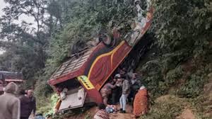 आंध्र प्रदेशामध्ये एका बस अपघातात ९ जणांचा मृत्यू, तर २२ जण जखमी