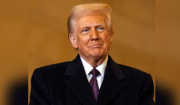 अमरीका में ट्रम्प प्रशासन ने 19 गैर-यूरोपीय देशों के प्रवासियों के सभी आव्रजन आवेदनों को अस्थायी रूप से रोका