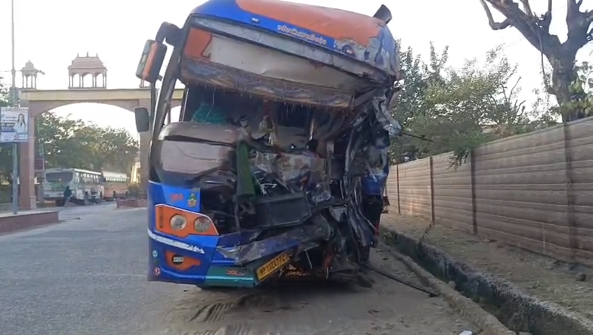 રાજસ્થાનના સિકરમાં થયેલા માર્ગ અકસ્માતમાં વલસાડના ફલધરા ગામના પોલીસ કર્મીનુ મોત