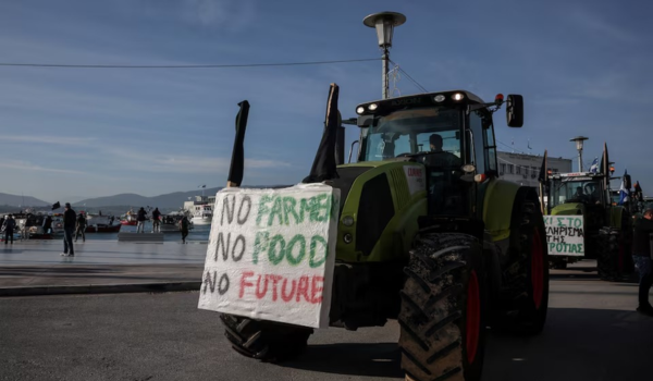 Farmers in Greece intensify protests over delay in European Union subsidy payments