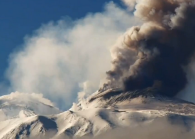 Italy: Mount Etna becomes active again, lava and ash erupt