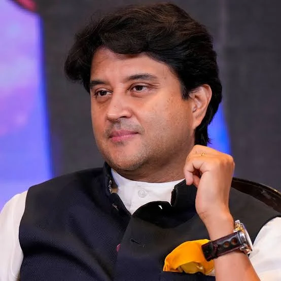 डाकिए बने विश्वास का सेतु: केंद्रीय संचार मंत्री ज्योतिरादित्य सिंधिया