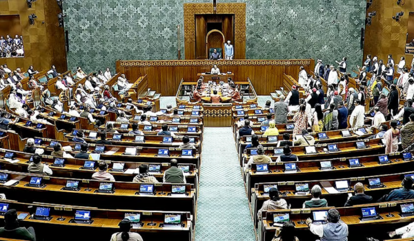 संसद में सरकार और विपक्ष के बीच गतिरोध खत्म हुआ, दोनों पक्ष वंदे मातरम और चुनाव सुधारों पर चर्चा के लिए सहमत