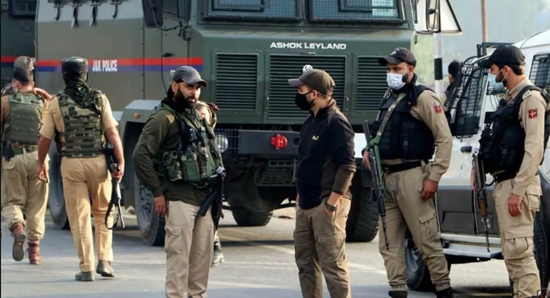 جموں  و کشمیر پولیس نے پاکستان کی شہ پر ہونے والی دہشت گردی سے لاحق خطرات کے تناظر میں داخلی سکیورٹی کو مضبوط بنانے کی خاطر مصنوعی ذہانت پر مبنی جدید طرز کے سکیورٹی Grid کا اعلان کیا ہے۔