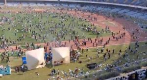 दिग्‍गज फुटबॉल खिलाड़ी लियोनेल मेस्सी के कोलकाता कार्यक्रम के दौरान हंगामा