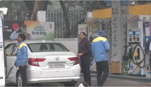 Delhi Petrol Pumps Stop Fuel Supply to Vehicles Without Valid PUC Certificates