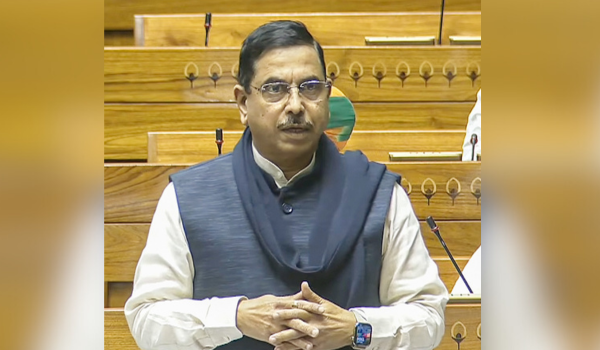 خوراک، عوامی نظام تقسیم اور صارفین کے امور کے مرکزی وزیر پرہلاد جوشی نے کہا ہے کہ ملک بھر کے تقریباً صد فیصد راشن کارڈوں کو اب ڈیجیٹائزڈ کردیا گیا ہے۔