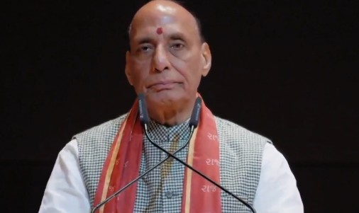 સંરક્ષણ મંત્રી રાજનાથસિંહે ધરમપુરમાં શ્રીમદ રાજચંદ્ર મિશનના  સેન્ટર ઓફ એક્સીલેન્સ નું ઉદઘાટન કરીને આદિવાસી મહિલાઓ આત્મનિર્ભર બનાવવાની પ્રવૃત્તિને બિરદાવી.