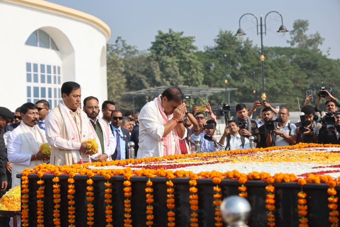 অচিনাকী মানুহক মাটি বিক্রী কৰিলে জাতিটোৰ ভৱিষ্যত পংগু হৈ পৰিব বুলি মুখ্যমন্ত্রীৰ ৰাজ্যবাসীক সতর্কবাণী
