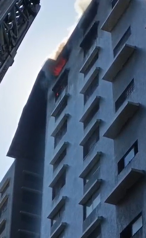 સુરતના પર્વત પાટિયા વિસ્તારના કાપડ બજારમાં આગની ઘટના સામે આવી..