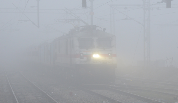 Dense fog disrupts Train Services across country, 19 Trains delayed