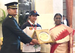 President Murmu interacts with students from Udhampur at Rashtrapati Bhawan