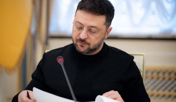 Ukrainian President Zelenskiy calls for meeting with his US counterpart to resolve issues in future peace deal with Russia