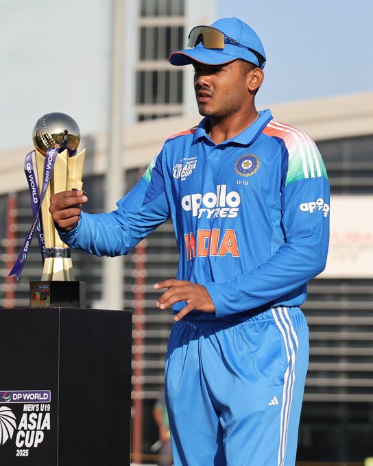 १९ वर्षांखालील क्रिकेट आशिया चषक अंतिम सामन्यात नाणेफेक जिंकून  प्रथम क्षेत्ररक्षण करण्याचा भारताचा निर्णय