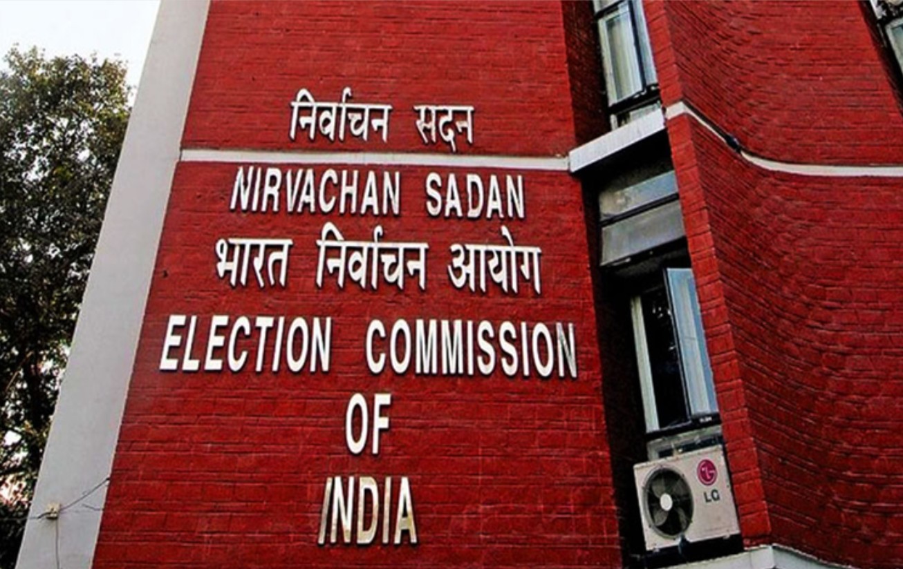 રાજ્યમાં આખરી મતદાર યાદીમાં નામ ઉમેરવા અત્યાર સુધીમાં 92 હજાર 235 જેટલા નાગરિક તરફથી ફોર્મ છ / છ-એ મળ્યા