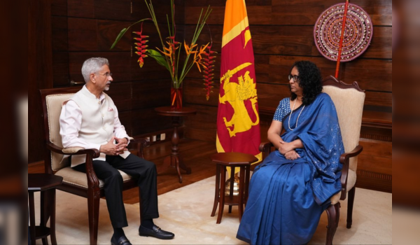 कोलम्‍बो में श्रीलंका की प्रधानमंत्री हरिणी अमरसूर्या से विदेश मंत्री डॉ. एस. जयशंकर ने की मुलाकात