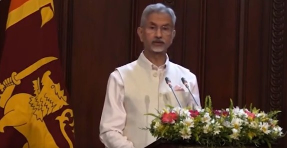 ভারত শ্রীলঙ্কায় ঘূর্ণিঝড় DITWAH-এ ক্ষতিগ্রস্ত এলাকা গুলির পুনর্গঠনে ৪৫ কোটি ডলারের বিশেষ আর্থিক সাহায্যের ঘোষণা করেছে।