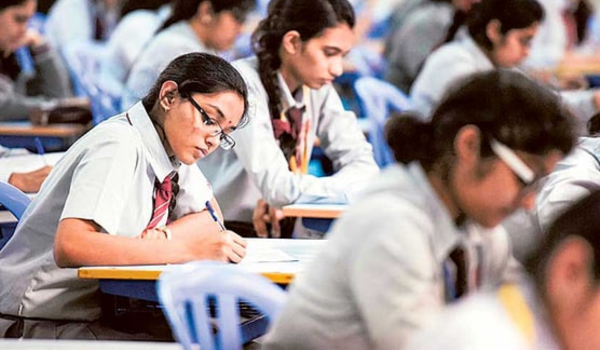 सीबीएसई ने जारी किया 10वीं और 12वीं की बोर्ड परीक्षाओं का संशोधित कार्यक्रम