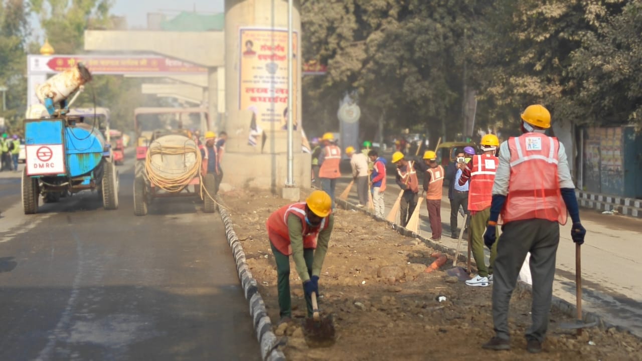 दिल्ली में लोक निर्माण विभाग ने चलाया साफ- सफाई अभियान