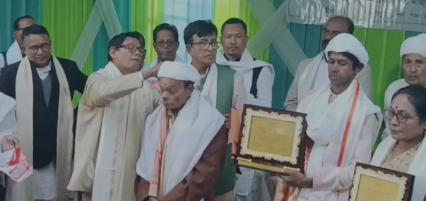 মাজুলীৰ পাঁচগৰাকী সত্ৰীয়া সংস্কৃতিৰ প্ৰচাৰক, প্ৰসাৰক আৰু শিল্পীক নাটমল্লাৰ বঁটা-২০২৫ প্ৰদান