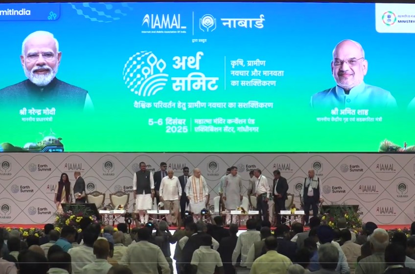 ગુજરાતના પ્રવાસે આવેલા કેન્દ્રીય ગૃહમંત્રી અમિત શાહે અમદાવાદમાં સ્વદેશોત્સવનું  ઉદ્ધાટન કર્યુ