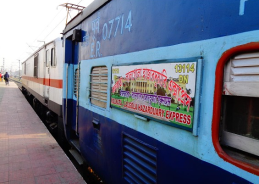 কলকাতা ও লালগোলার মধ্যে চলাচলকারী হাজার দুয়ারী এক্সপ্রেস পরীক্ষামূলকভাবে আগামী ২৬ জানুয়ারি থেকে Cossimbazar স্টেশনে থামবে।