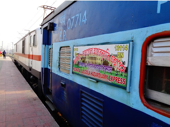 কলকাতা ও লালগোলার মধ্যে চলাচলকারী হাজার দুয়ারী এক্সপ্রেস পরীক্ষামূলকভাবে আগামী ২৬ জানুয়ারি থেকে Cossimbazar স্টেশনে থামবে।
