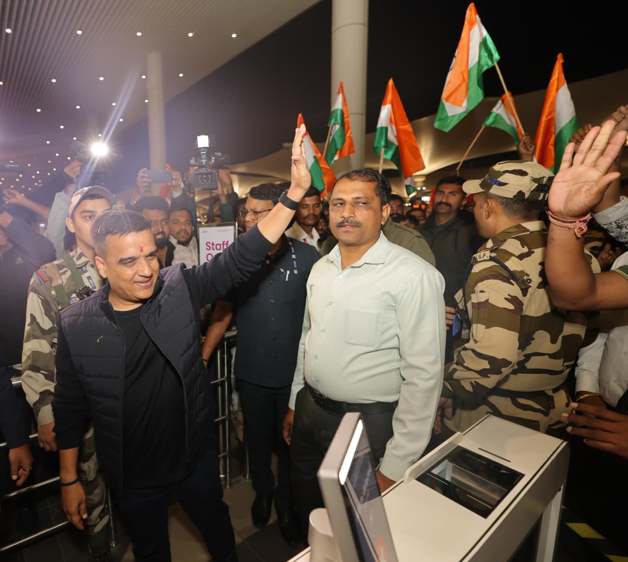 નાયબ મુખ્યમંત્રી હર્ષ સંઘવીના નેતૃત્વ હેઠળનું રાજ્ય સરકારનું ઉચ્ચ સ્તરનું પ્રતિનિધિમંડળ આજે દાવોસ માટે રવાના થયું.