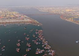 Devotees participate in Punya Snan on Makar Sankranti across states