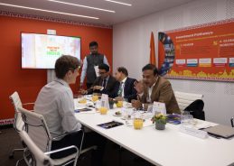 বিশ্ব অর্থনৈতিক মঞ্চৰ অধিৱেশনত অংশগ্ৰহণ মুখ্যমন্ত্ৰীৰ;  ব্যৱসায়িক গোটৰ প্ৰতিনিধিৰ সৈতে বৈঠক