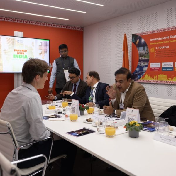 বিশ্ব অর্থনৈতিক মঞ্চৰ অধিৱেশনত অংশগ্ৰহণ মুখ্যমন্ত্ৰীৰ;  ব্যৱসায়িক গোটৰ প্ৰতিনিধিৰ সৈতে বৈঠক