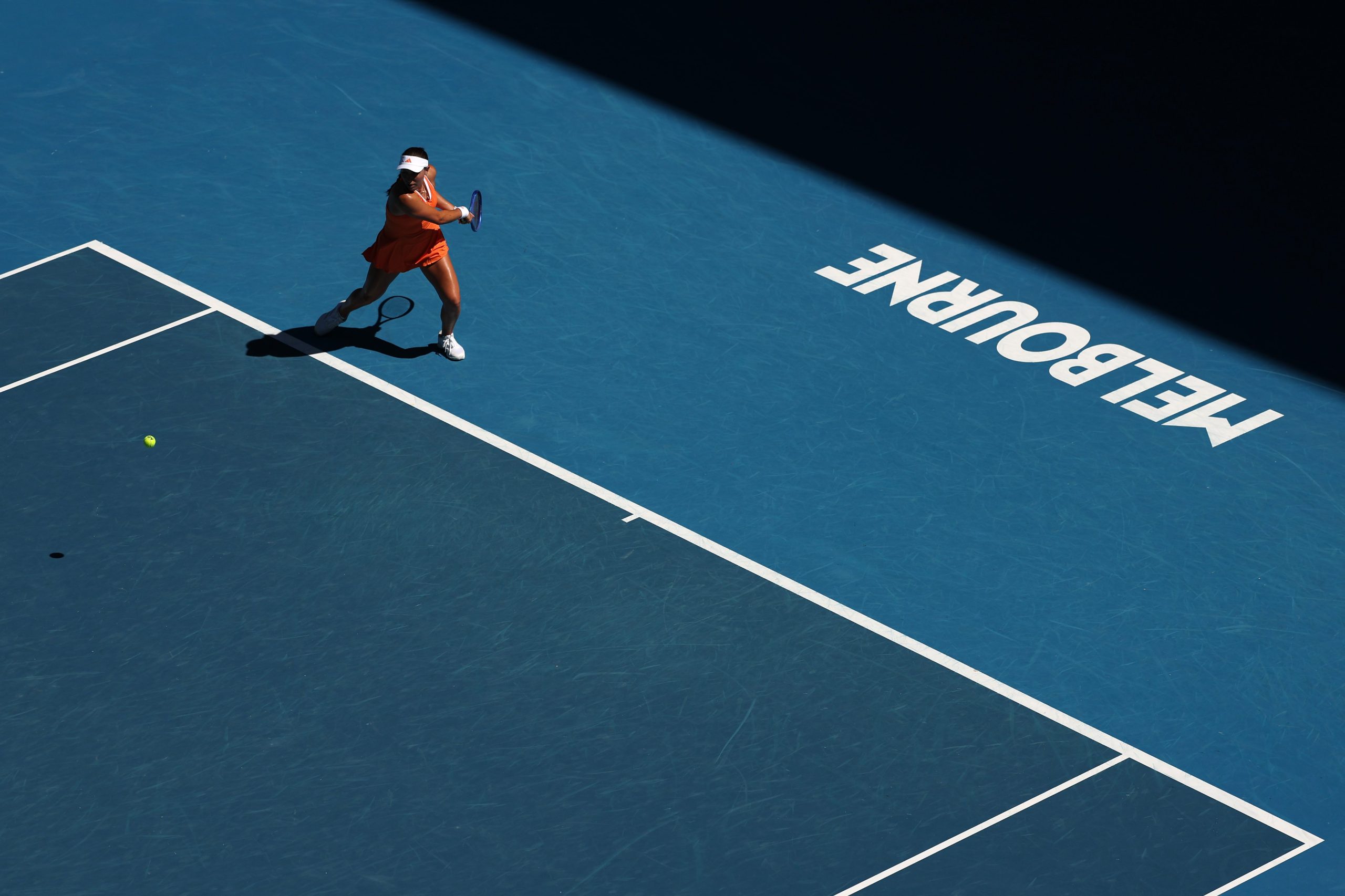 Australian Open suspends outdoor matches as extreme heat hits Melbourne