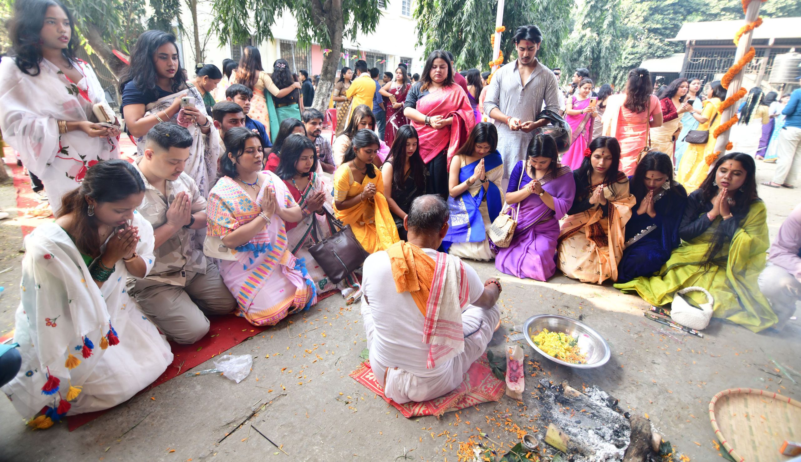 পৰম্পৰাগত ৰীতি-নীতিৰে সমগ্ৰ ৰাজ্যতে সৰস্বতীৰ পূজা উদযাপন